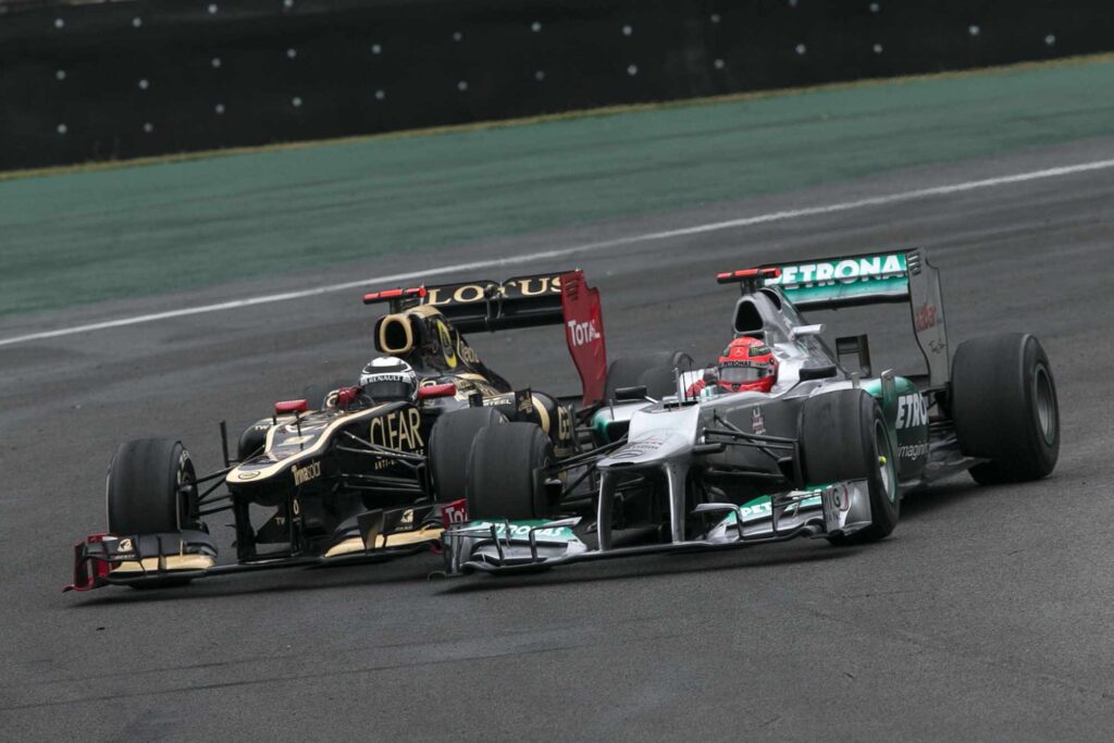 Foto allikas: https://www.reddit.com/r/F1Porn/comments/mag1mp/kimi_raikkonen_lotus_e20_and_michael_schumacher/ 